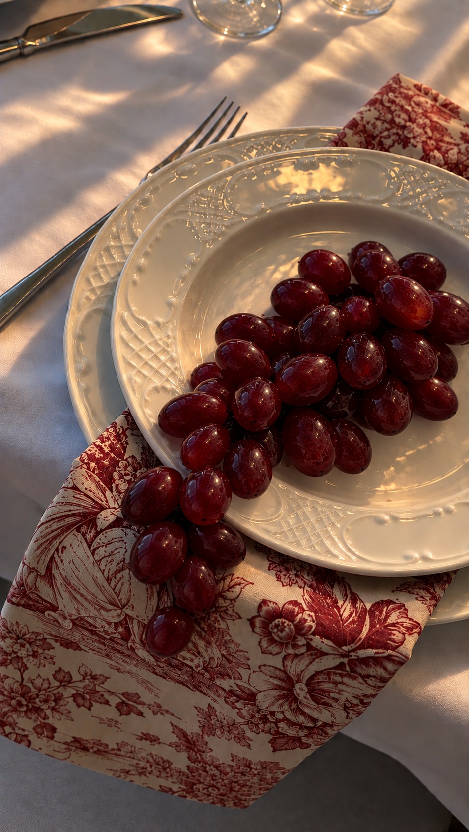 Ivory tableware and burgundy patterned linen — Patric and Alexia